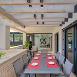 Atalanta With Heated Pool Near The Villa *