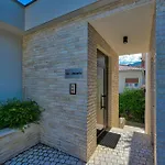 Atalanta With Heated Pool Near The Opatija