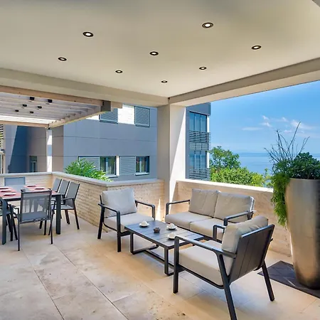 Villa Atalanta With Heated Pool Near The