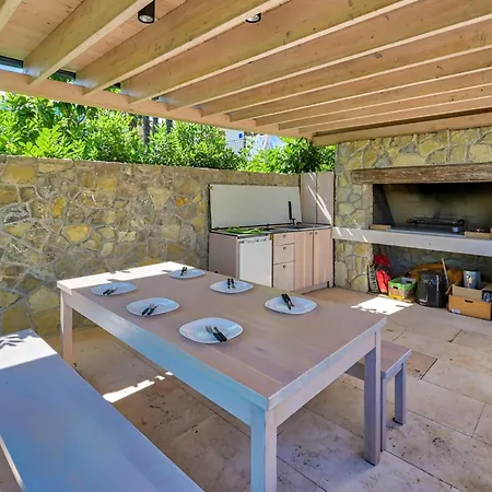 Atalanta With Heated Pool Near The Willa Opatija