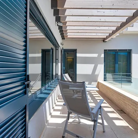 Villa Atalanta With Heated Pool Near The