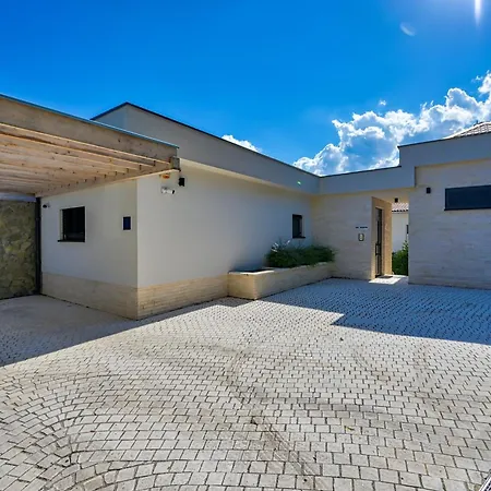 Atalanta With Heated Pool Near The Willa Opatija