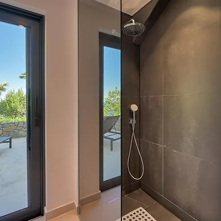 Atalanta With Heated Pool Near The Willa