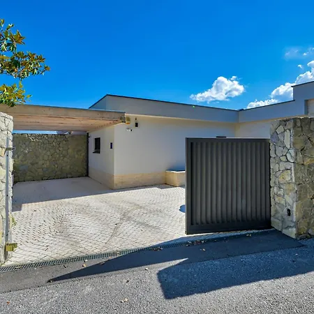 Atalanta With Heated Pool Near The Willa