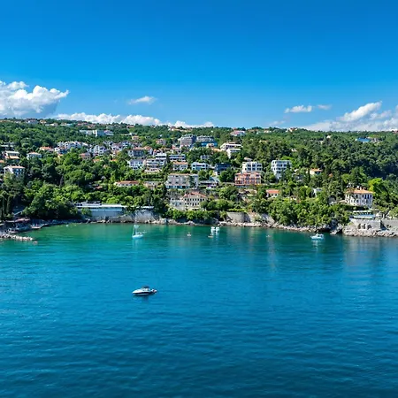 Atalanta With Heated Pool Near The Opatija