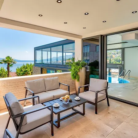 Villa Atalanta With Heated Pool Near The