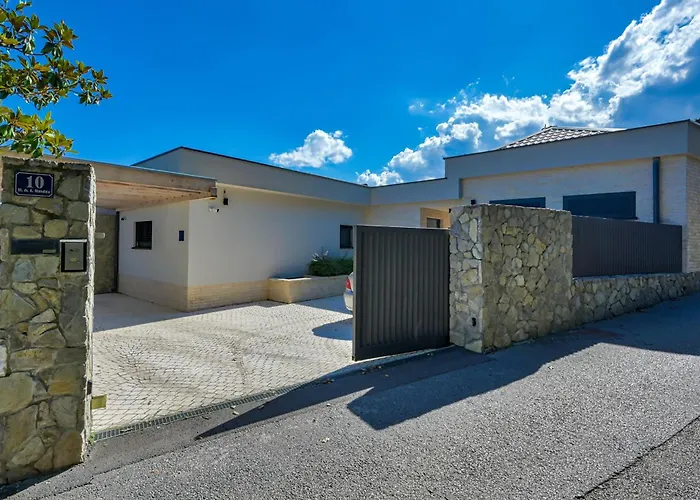 ヴィラ Atalanta With Heated Pool Near The *