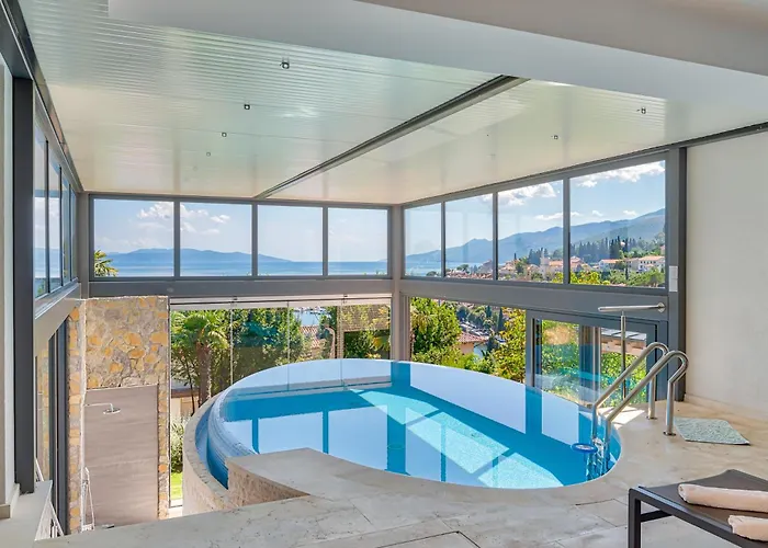 ヴィラ Atalanta With Heated Pool Near The