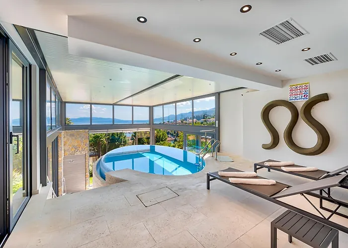 Atalanta With Heated Pool Near The * オパティヤ