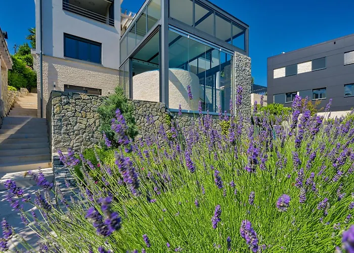 Villa Atalanta With Heated Pool Near The Abbazia