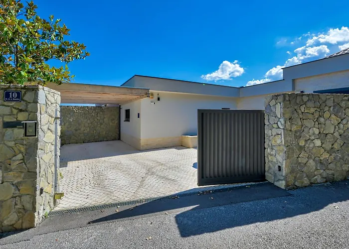 Atalanta With Heated Pool Near The ヴィラ