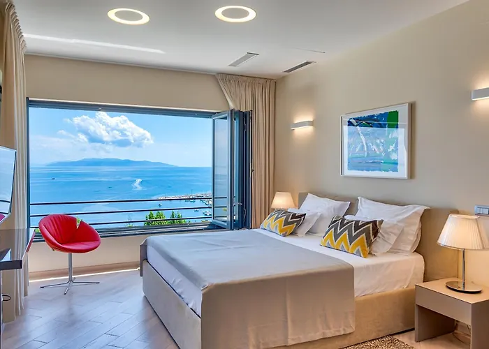 Villa Atalanta With Heated Pool Near The