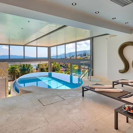 Vilă Atalanta With Heated Pool Near The