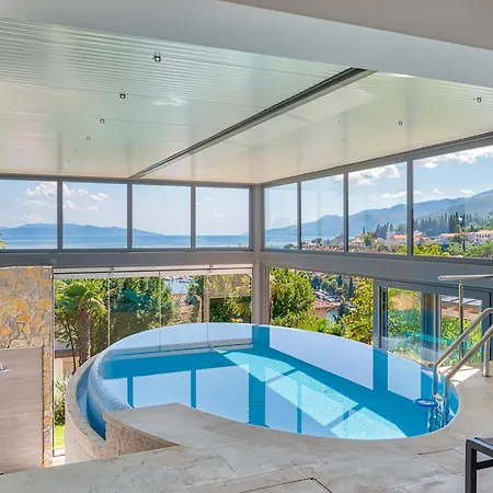 Vilă Atalanta With Heated Pool Near The