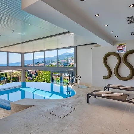 Vilă Atalanta With Heated Pool Near The