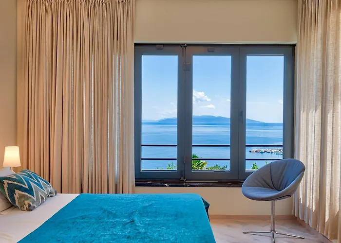 Atalanta With Heated Pool Near The Villa *